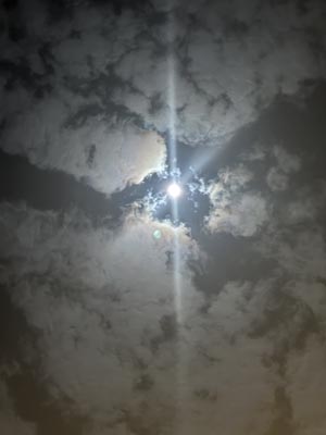 soleil dans un ciel bleu